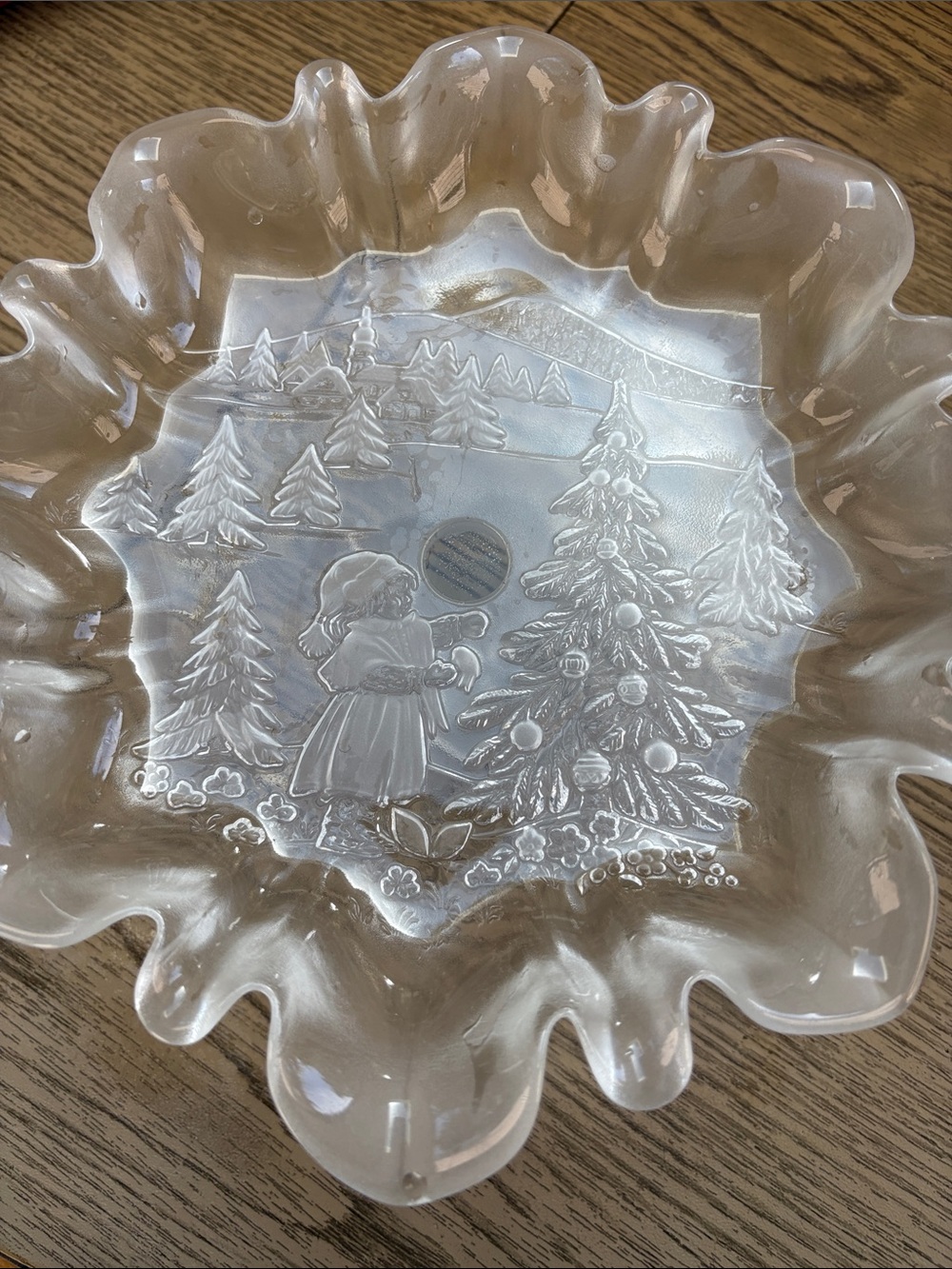 Mikasa Decorative Ruffled Crystal Bowl with Winter Scene - Clear